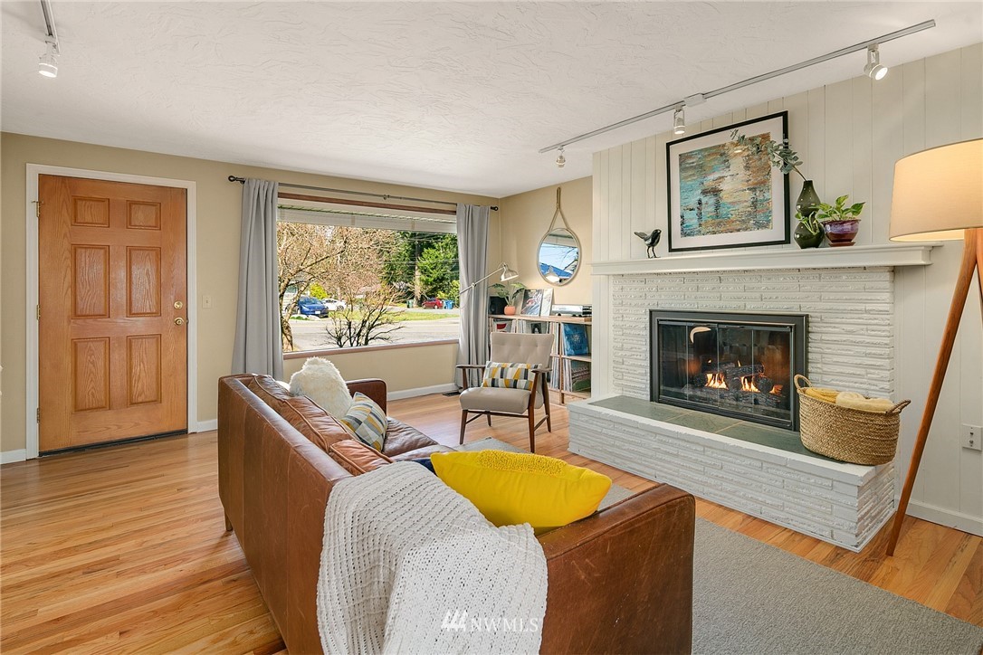 9502 224th Street Southwest Edmonds, WA 98020 - Photo 3 of 19 Gallery Image 3