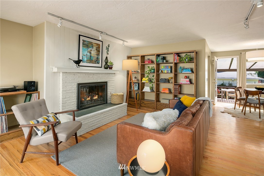 9502 224th Street Southwest Edmonds, WA 98020 - Photo 4 of 19 Gallery Image 4