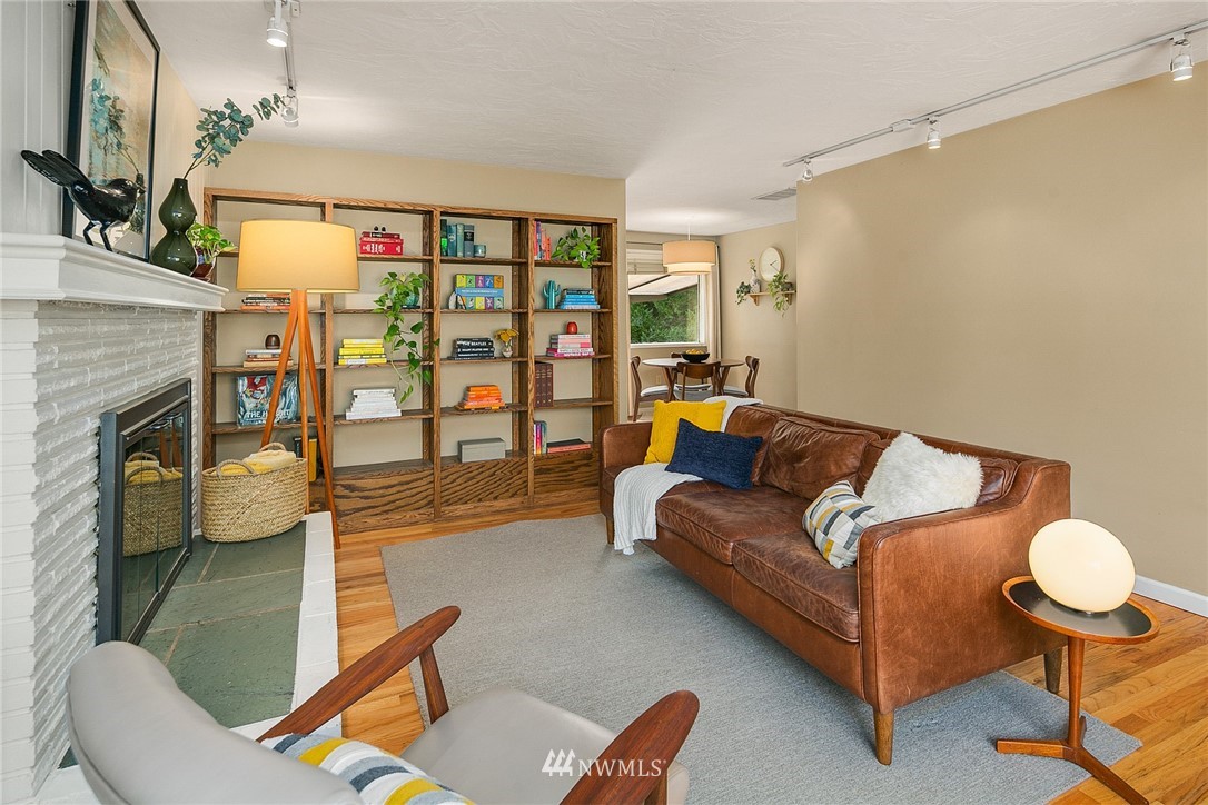 9502 224th Street Southwest Edmonds, WA 98020 - Photo 5 of 19 Gallery Image 5