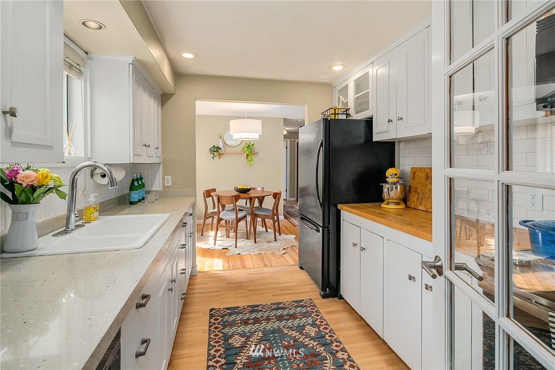 9502 224th Street Southwest Edmonds, WA 98020 - Photo 8 of 19 Gallery Image 8