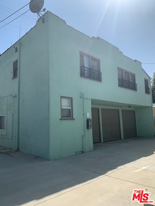 2840 Buckingham Road Los Angeles, CA 90016 - Photo 4 of 8 Gallery Image 4
