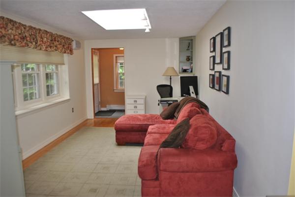 352 Liberty Square Road Boxborough, MA 01719 - Photo 7 of 16 a living room with furniture