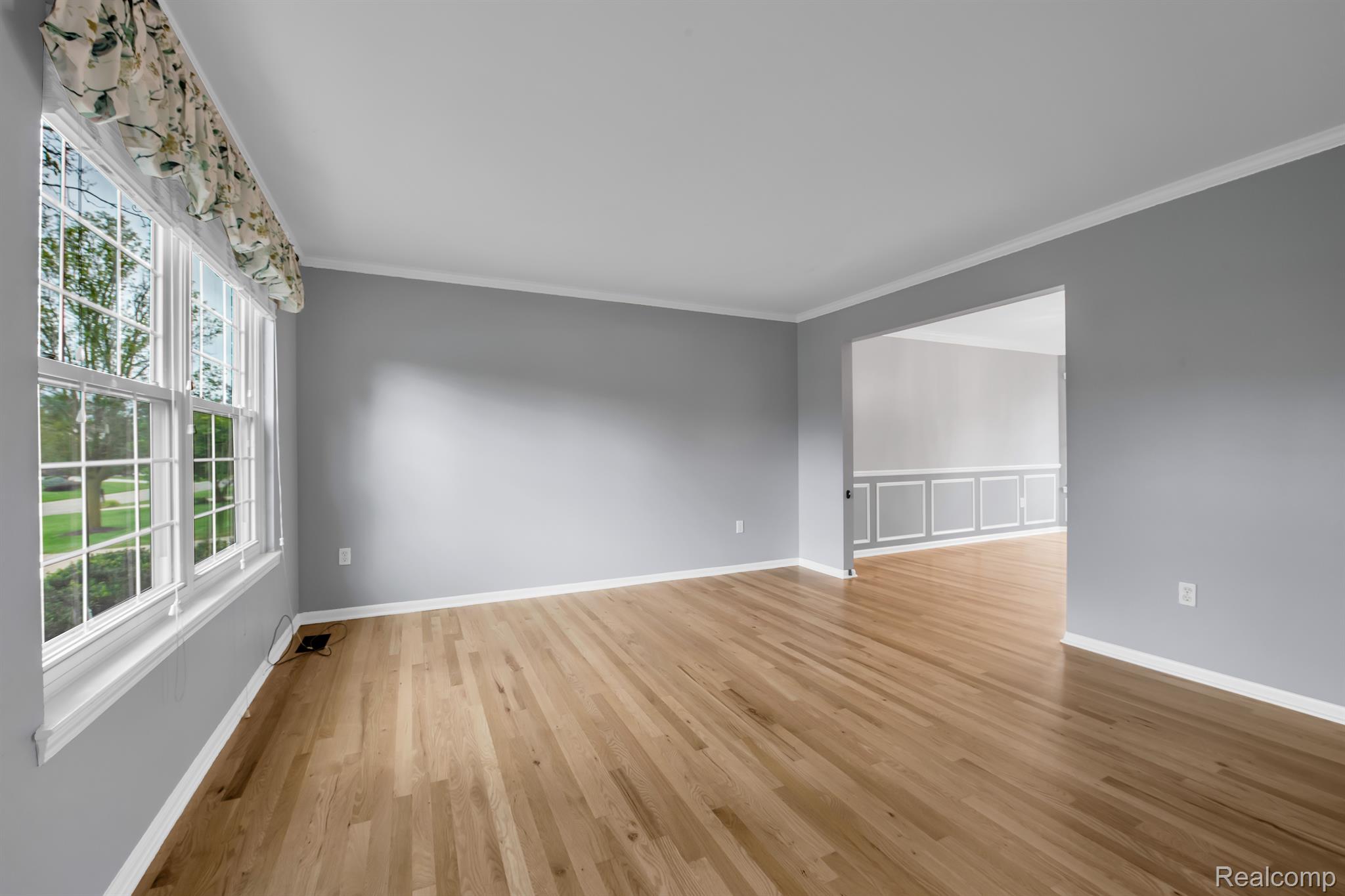 3878 Kossuth Road Lake Orion, MI 48360 - Photo 6 of 40 living room
