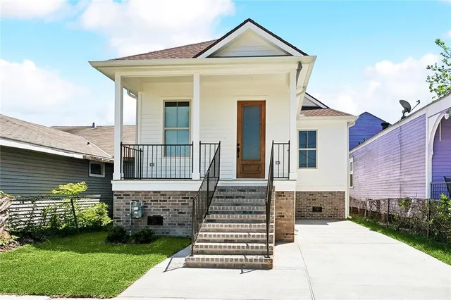$3,000 | 606 Whitney Avenue, New Orleans, LA 70114