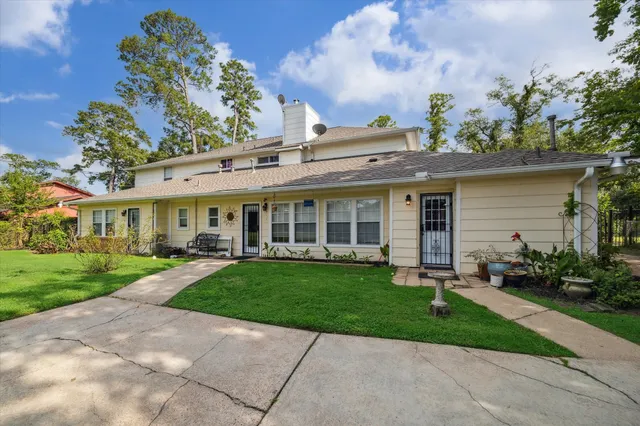 a view of a house with a yard and plants