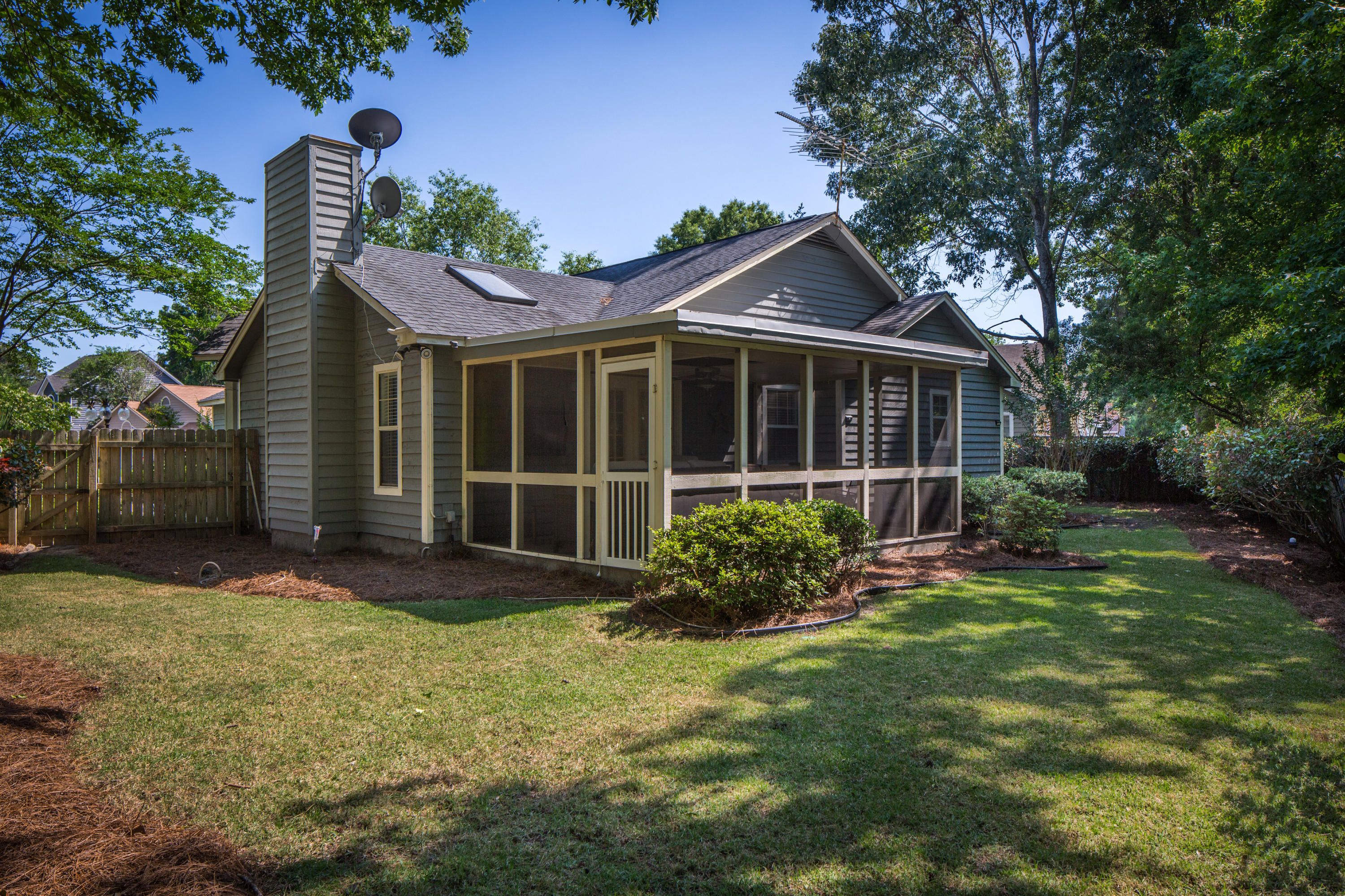 1297 Llewellyn Road Mount Pleasant, SC 29464 - Photo 19 of 20 Library-0017