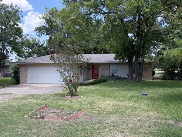 $169,500 | 209 Morningside Drive, Mexia, TX 76667