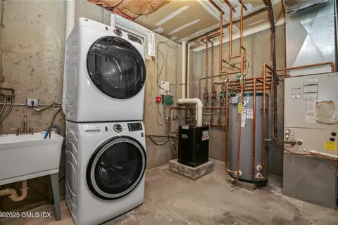 $9,999,999 | 147 Holly Hill Lane, Greenwich, CT 06830