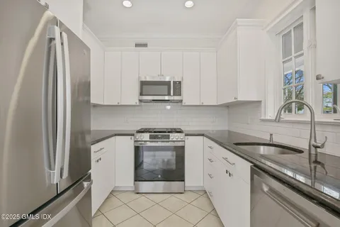 $9,999,999 | 147 Holly Hill Lane, Greenwich, CT 06830