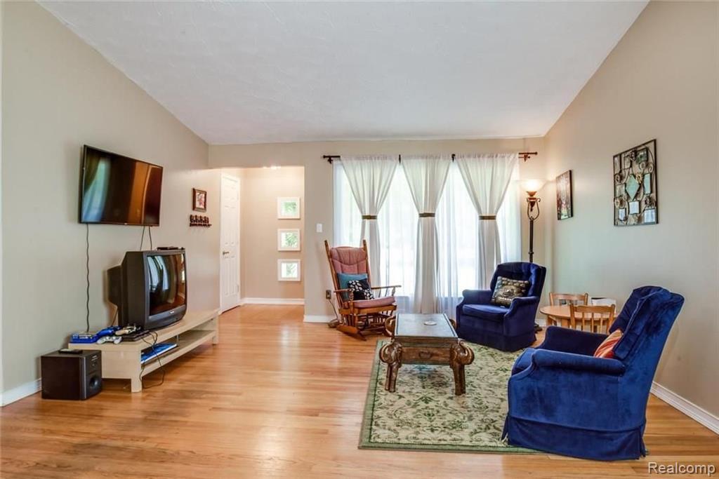 32191 Marblehead Road Farmington, MI 48336 - Photo 6 of 35