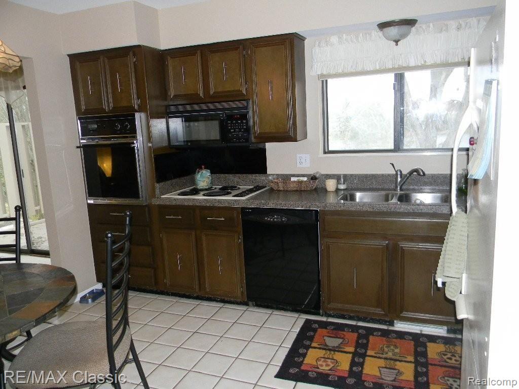 2947 Ripple Way White Lake, MI 48383 - Photo 8 of 27 Kitchen 2.JPG