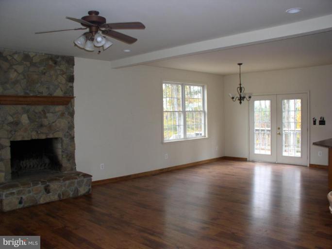 31859 Indiantown Road Locust Grove, VA 22508 - Photo 21 of 24 Living Room/Dining Room