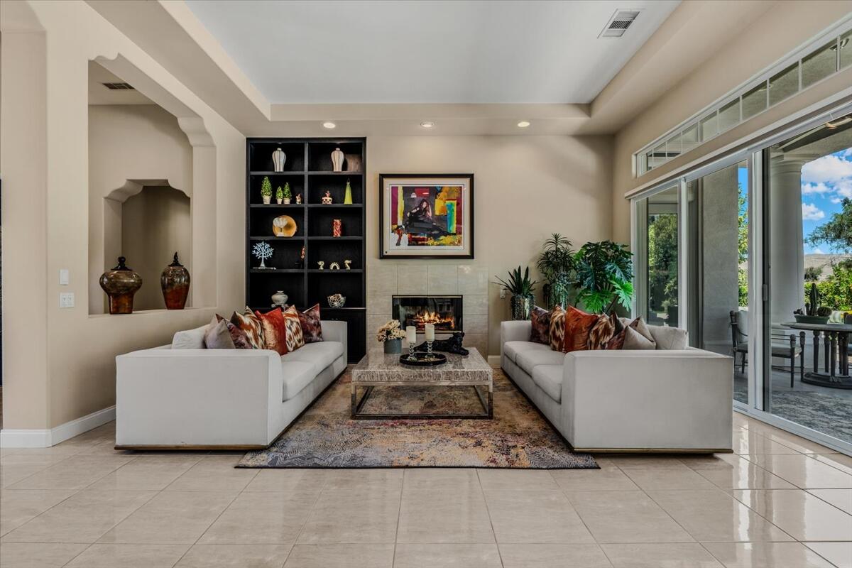 53 Vista Encantada Rancho Mirage, CA 92270 - Photo 5 of 30 010-10053 Vista Encantada -40