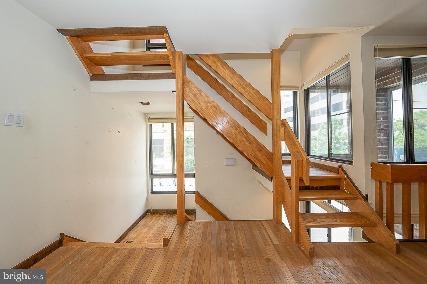 922 Locust Street Philadelphia, PA 19107 - Photo 11 of 40 Stairway Accented by Windows
