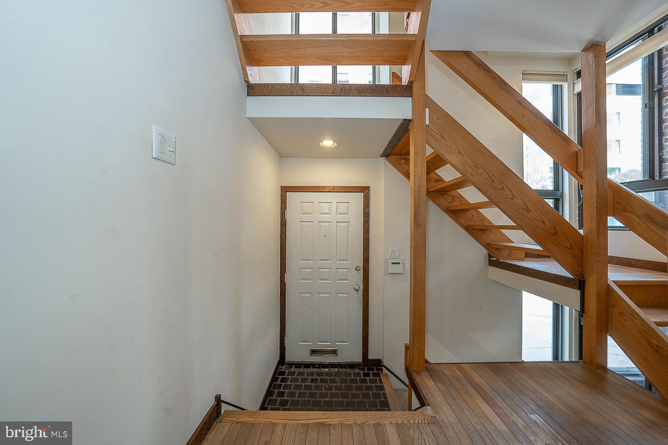 922 Locust Street Philadelphia, PA 19107 - Photo 14 of 40 Entry Foyer