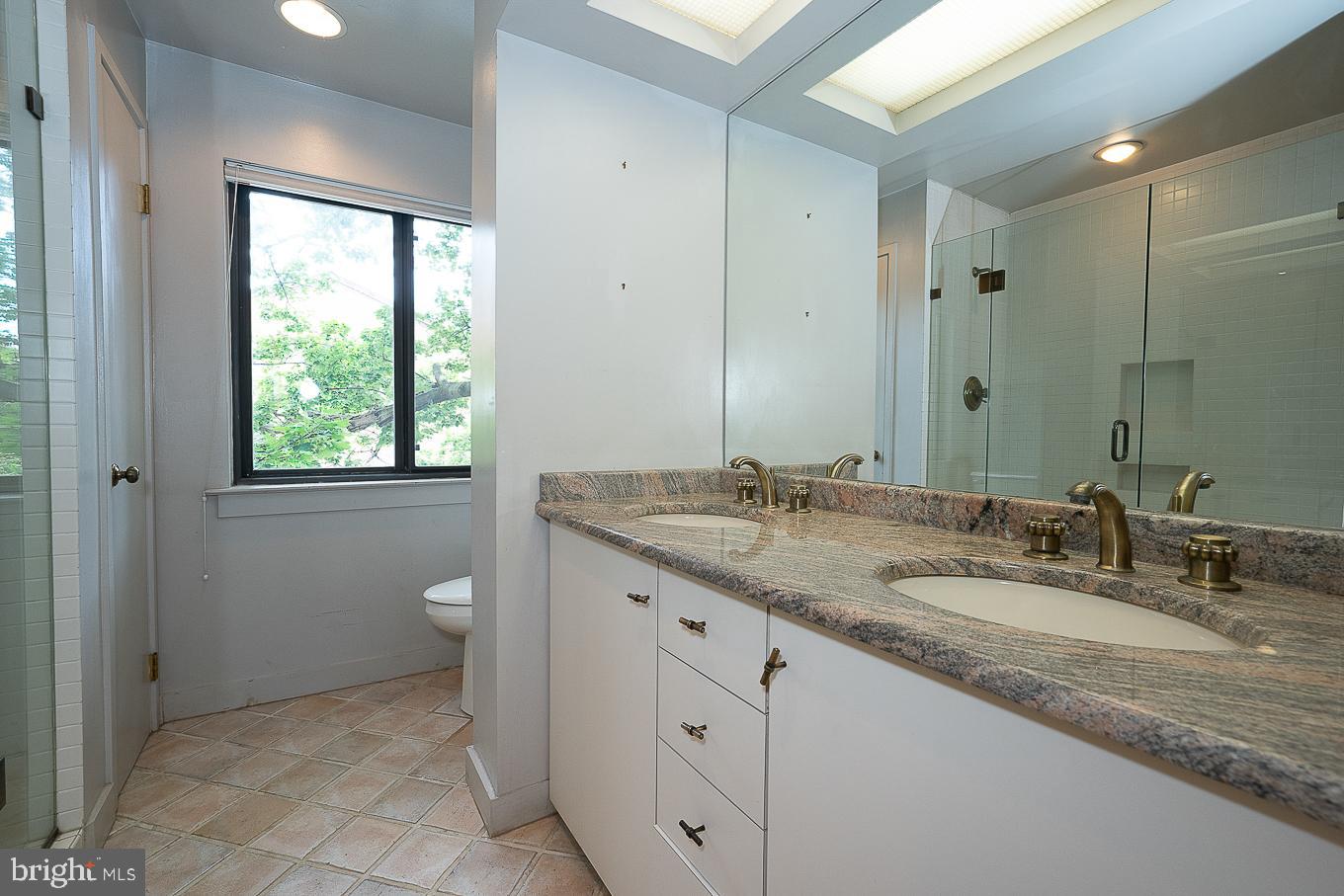 922 Locust Street Philadelphia, PA 19107 - Photo 19 of 40 Primary Bath with Dual Sinks
