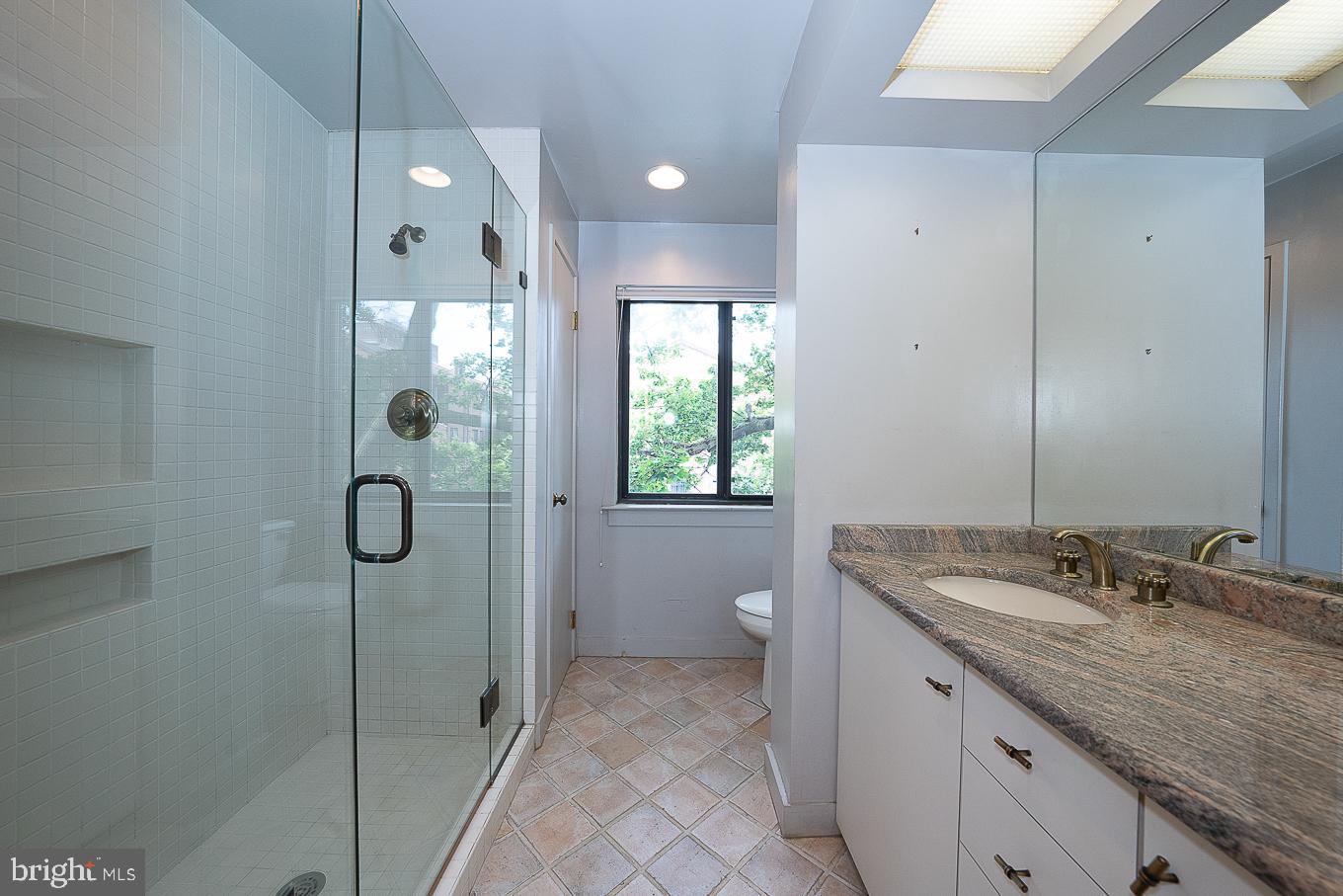 922 Locust Street Philadelphia, PA 19107 - Photo 20 of 40 Walk In Shower