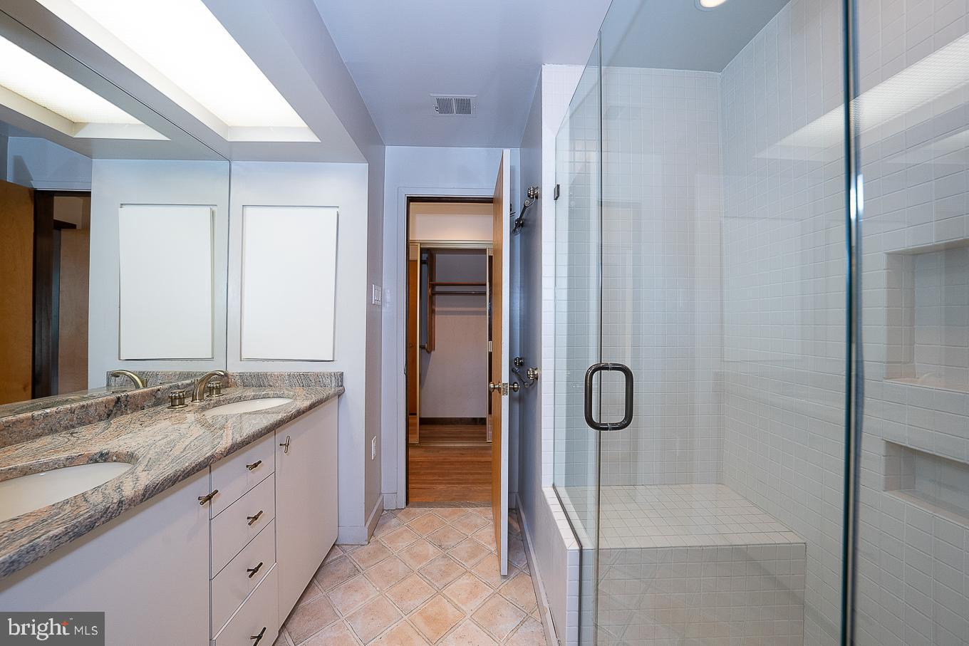 922 Locust Street Philadelphia, PA 19107 - Photo 21 of 40 Bench Seating in Shower