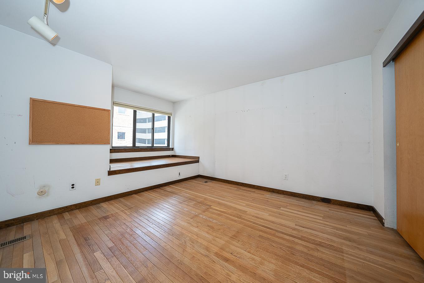922 Locust Street Philadelphia, PA 19107 - Photo 22 of 40 Bedroom 2 with Window Seat