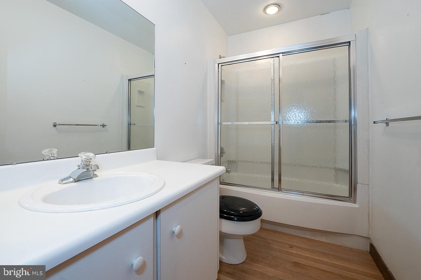 922 Locust Street Philadelphia, PA 19107 - Photo 24 of 40 2nd Full Bath