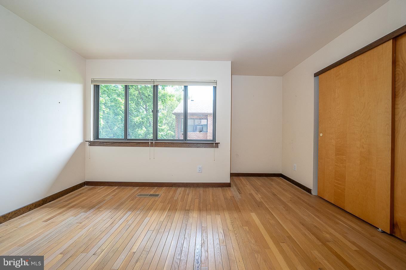 922 Locust Street Philadelphia, PA 19107 - Photo 25 of 40 Bedroom 3