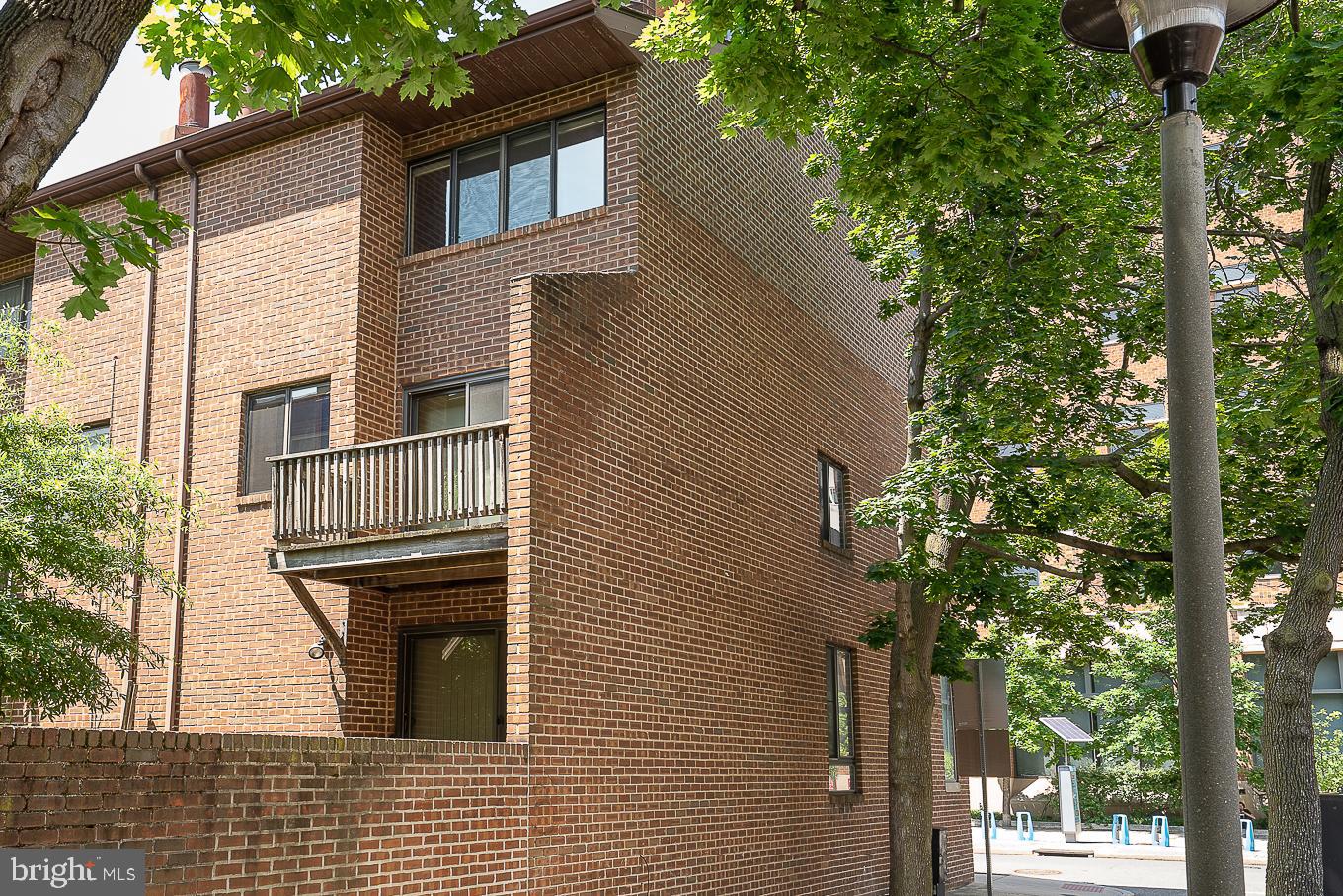 922 Locust Street Philadelphia, PA 19107 - Photo 34 of 40 Rear View