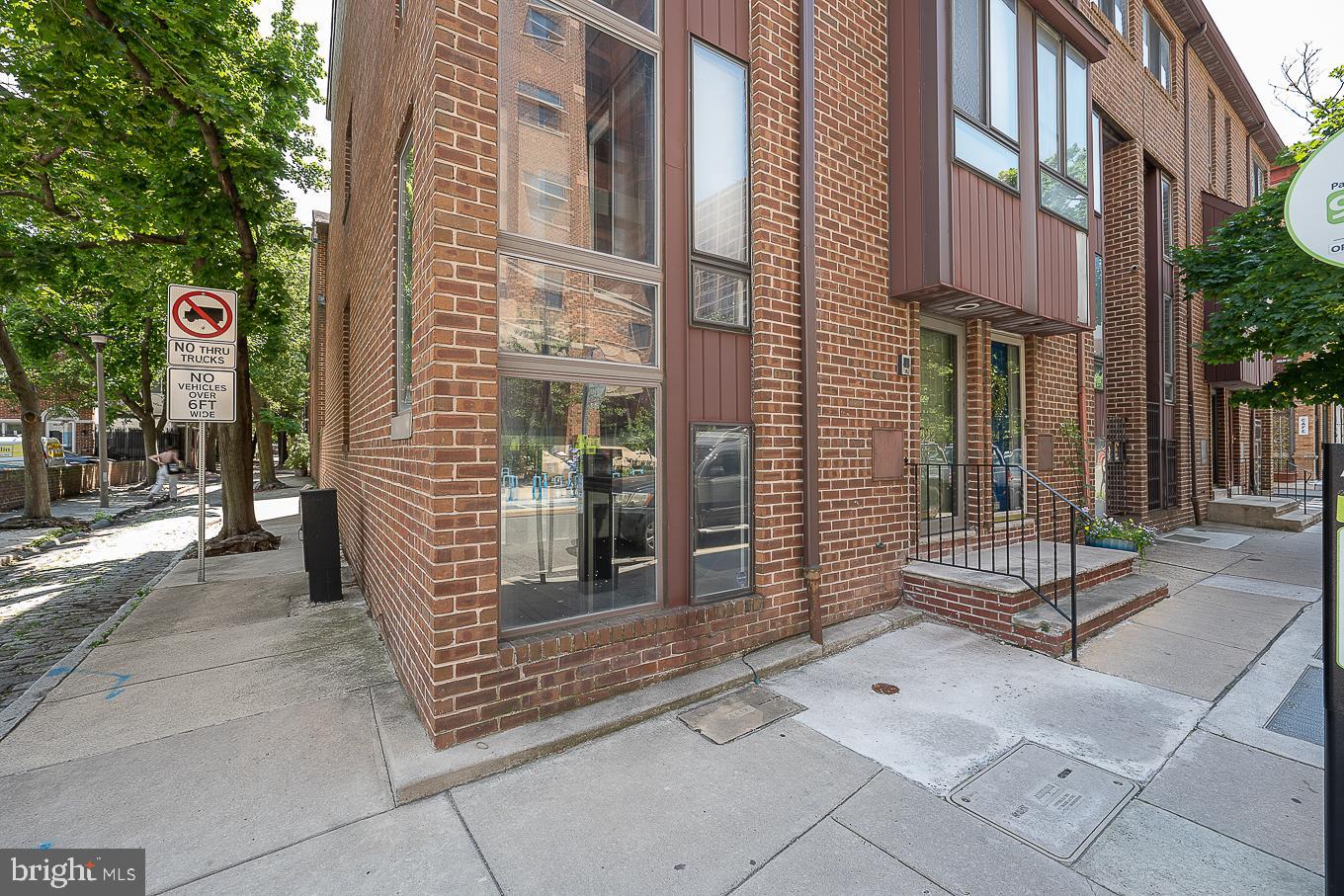 922 Locust Street Philadelphia, PA 19107 - Photo 39 of 40 Contemporary Townhome