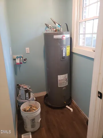 a bathroom with a toilet