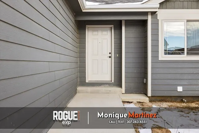 $305,000 | 6020 Overlook Way, Mills, WY 82604