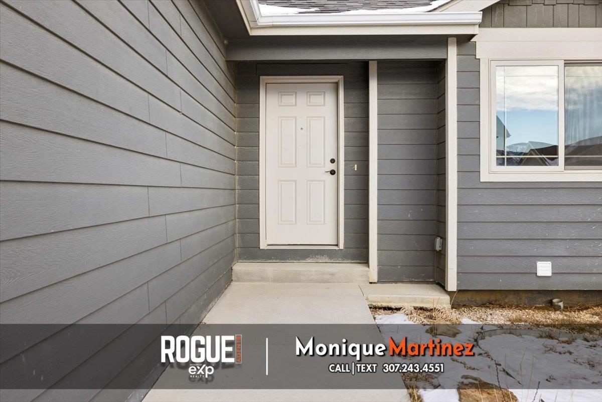 6020 Overlook Way Mills, WY 82604 - Photo 2 of 39