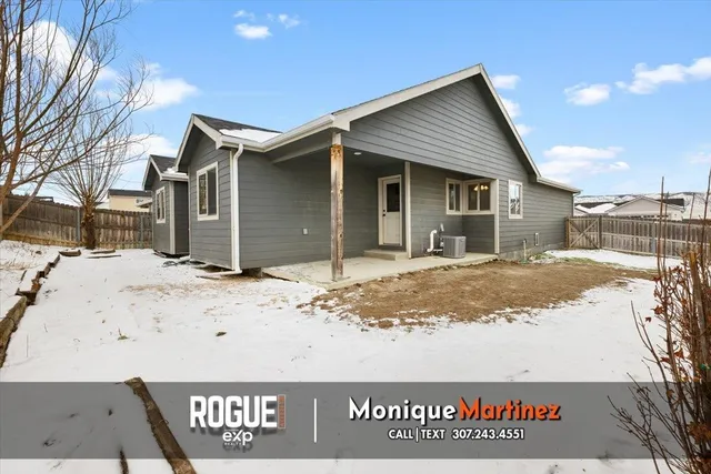 $305,000 | 6020 Overlook Way, Mills, WY 82604