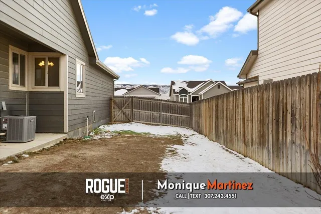 $305,000 | 6020 Overlook Way, Mills, WY 82604