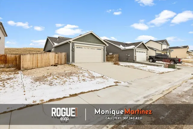 $305,000 | 6020 Overlook Way, Mills, WY 82604