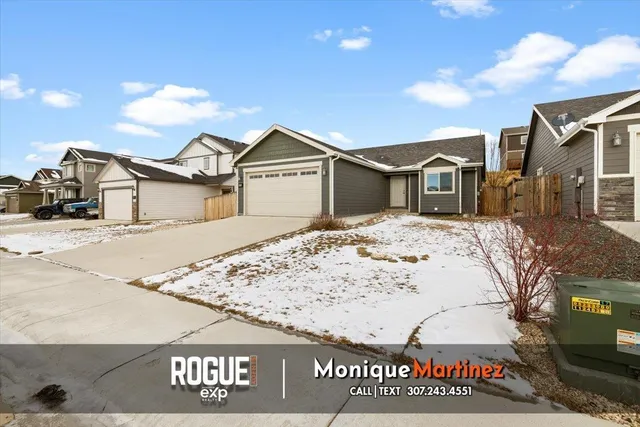 $305,000 | 6020 Overlook Way, Mills, WY 82604
