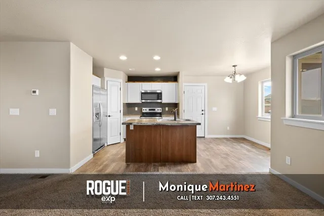 $305,000 | 6020 Overlook Way, Mills, WY 82604