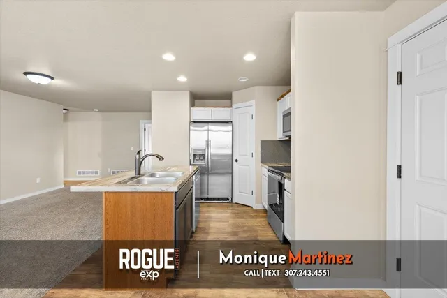 $305,000 | 6020 Overlook Way, Mills, WY 82604