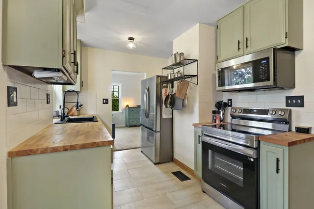 $575,000 | 9105 Gittings Road, Mount Pleasant, WI 53406