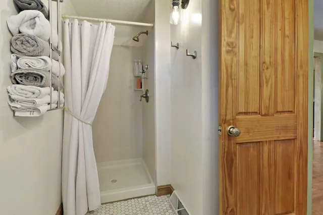 $575,000 | 9105 Gittings Road, Mount Pleasant, WI 53406