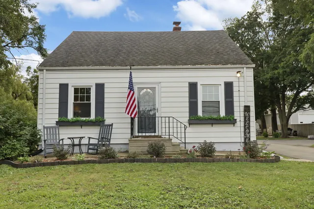 $575,000 | 9105 Gittings Road, Mount Pleasant, WI 53406