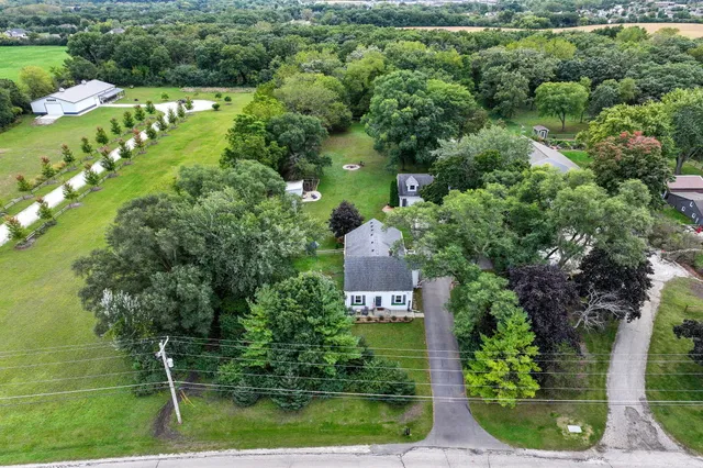 $575,000 | 9105 Gittings Road, Mount Pleasant, WI 53406