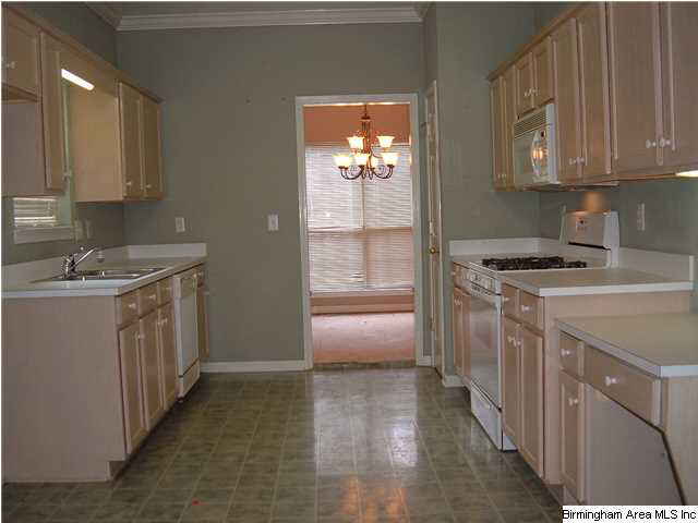 117 King Charles Way Alabaster, AL 35007 - Photo 9 of 32