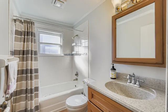 $335,000 | 250 North Fairlawn Avenue, Mundelein, IL 60060