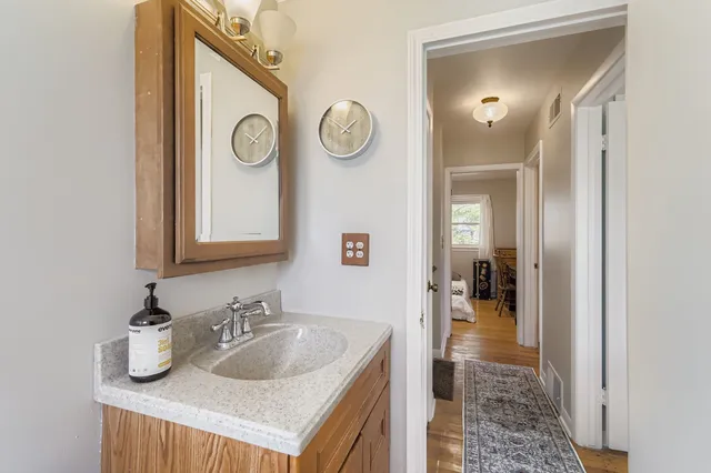 $335,000 | 250 North Fairlawn Avenue, Mundelein, IL 60060