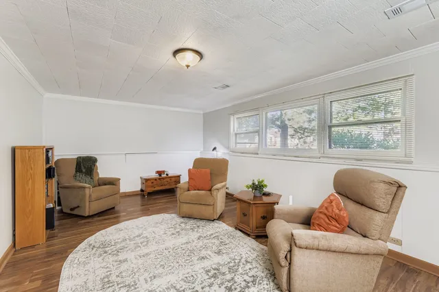 $335,000 | 250 North Fairlawn Avenue, Mundelein, IL 60060