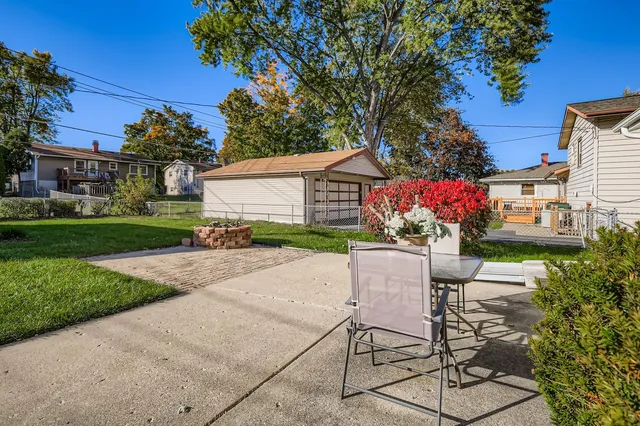 $335,000 | 250 North Fairlawn Avenue, Mundelein, IL 60060