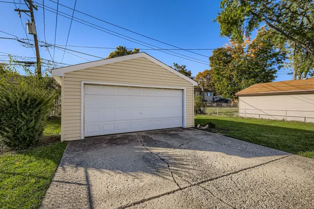 $335,000 | 250 North Fairlawn Avenue, Mundelein, IL 60060