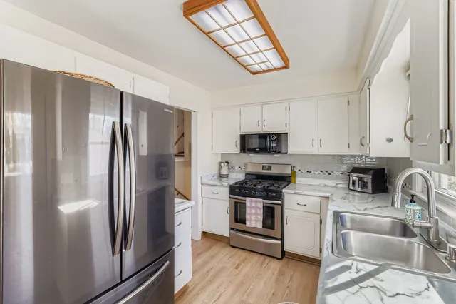 $335,000 | 250 North Fairlawn Avenue, Mundelein, IL 60060