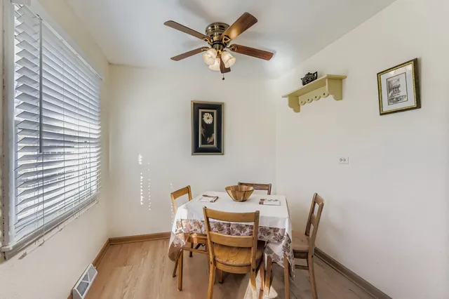 $335,000 | 250 North Fairlawn Avenue, Mundelein, IL 60060