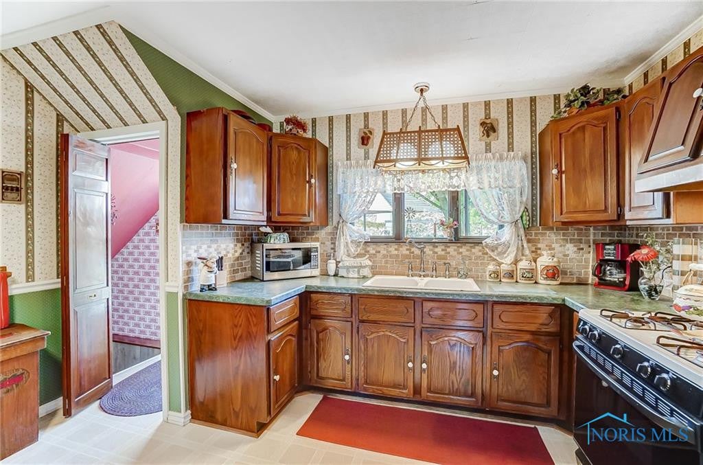 1664 Gilbert Road Toledo, OH 43614 - Photo 17 of 50 Gallery Image 17