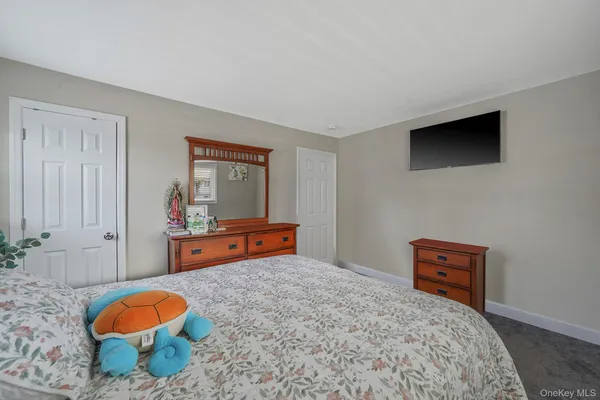 $559,000 | 67 Pentmoor Drive, Mastic, NY 11950